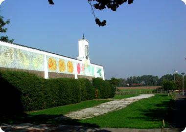 Emmauskerk voormalig R.K. St-Michaëlskerk, te Dishoek