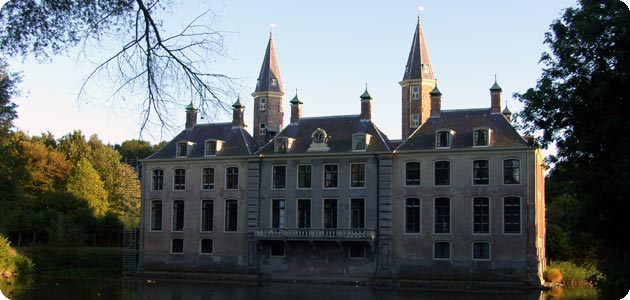 foto achterzijde kasteel Ter Hooge nabij Koudekerke